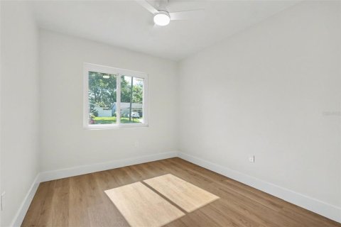 House in Tampa, Florida 4 bedrooms, 141.58 sq.m. № 2199634 - photo 14