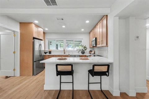 House in Tampa, Florida 4 bedrooms, 141.58 sq.m. № 2199634 - photo 8
