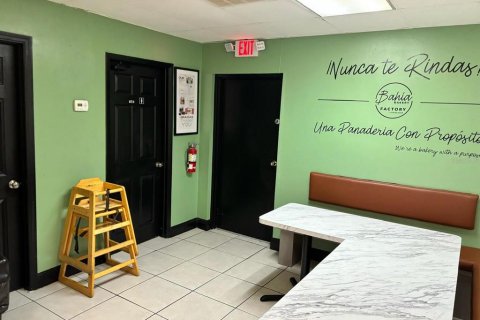 Commercial property in Tampa, Florida № 1422534 - photo 14