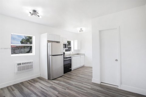Appartement à louer à Miami, Floride: 2 chambres, 74.32 m2 № 1965380 - photo 2