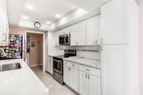 Condo in Riviera Beach, Florida, 2 bedrooms  № 2154976 - photo 5