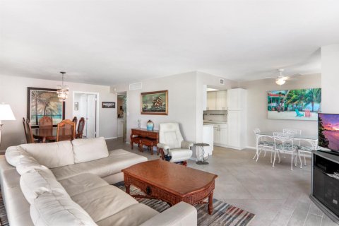 Condo in Riviera Beach, Florida, 2 bedrooms  № 2154976 - photo 11