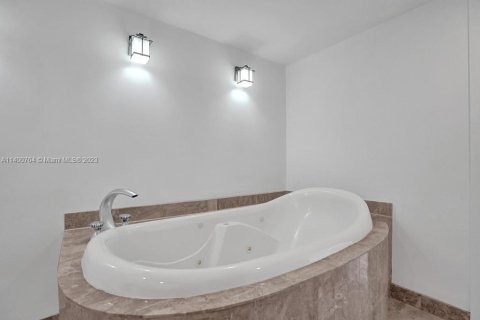 Купить кондоминиум в Авентура, Флорида 2 спальни, 141.4м2, № 1957778 - фото 28