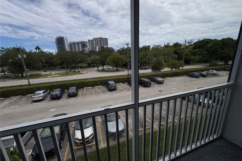 Condo in North Miami Beach, Florida, 1 bedroom  № 1848318 - photo 18