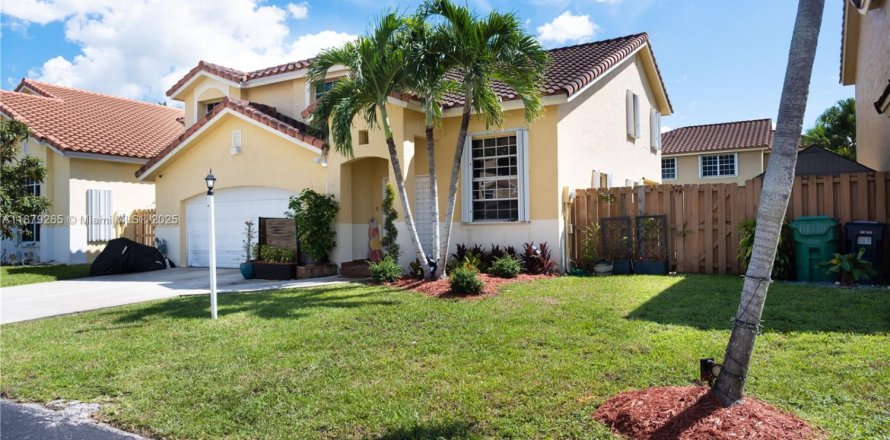 Дом в Майами, Флорида 4 спальни, 206.43м2 № 1931797