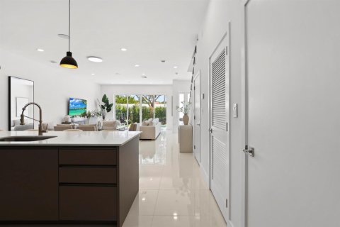 Adosado en venta en Fort Lauderdale, Florida, 3 dormitorios, 189.15 m2 № 2379993 - foto 2