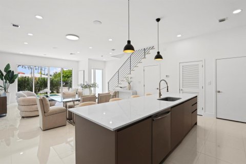 Adosado en Fort Lauderdale, Florida 3 dormitorios, 189.15 m2 № 2379993