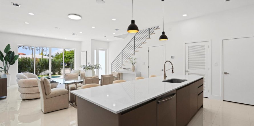 Adosado en Fort Lauderdale, Florida 3 dormitorios, 189.15 m2 № 2379993