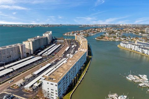 Condominio en venta en Gulfport, Florida, 2 dormitorios, 104.05 m2 № 1717057 - foto 30