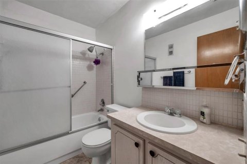 Condominio en venta en Gulfport, Florida, 2 dormitorios, 104.05 m2 № 1717057 - foto 25