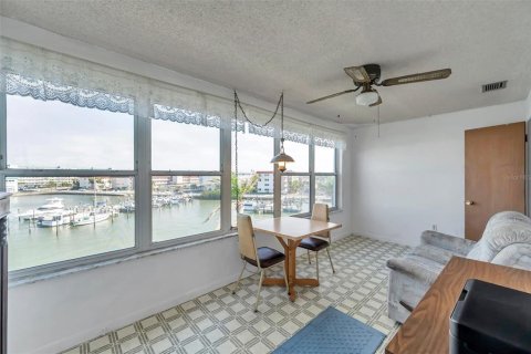 Condominio en venta en Gulfport, Florida, 2 dormitorios, 104.05 m2 № 1717057 - foto 1