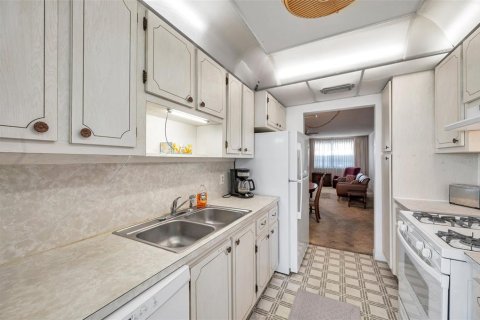 Condominio en venta en Gulfport, Florida, 2 dormitorios, 104.05 m2 № 1717057 - foto 10