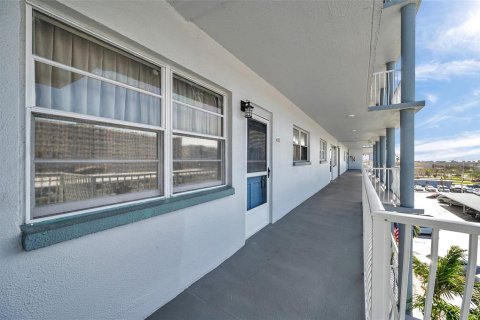 Condominio en venta en Gulfport, Florida, 2 dormitorios, 104.05 m2 № 1717057 - foto 7