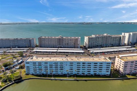 Condominio en venta en Gulfport, Florida, 2 dormitorios, 104.05 m2 № 1717057 - foto 29