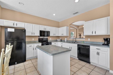 House in Davenport, Florida 6 bedrooms, 257.43 sq.m. № 2234600 - photo 15