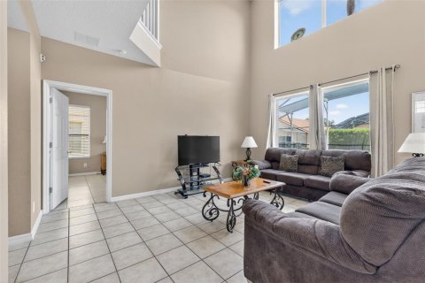 House in Davenport, Florida 6 bedrooms, 257.43 sq.m. № 2234600 - photo 18