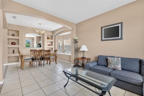 House in Davenport, Florida 6 bedrooms, 257.43 sq.m. № 2234600 - photo 7