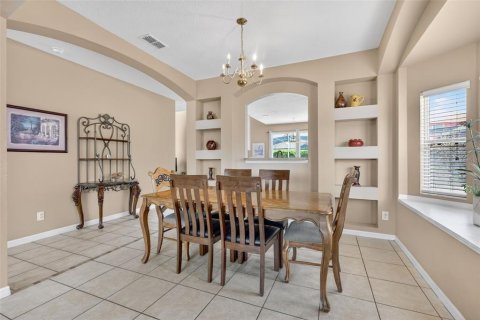 House in Davenport, Florida 6 bedrooms, 257.43 sq.m. № 2234600 - photo 9
