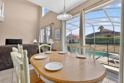 House in Davenport, Florida 6 bedrooms, 257.43 sq.m. № 2234600 - photo 17