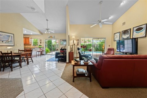 Casa en venta en Homestead, Florida, 3 dormitorios, 146.04 m2 № 1932755 - foto 2