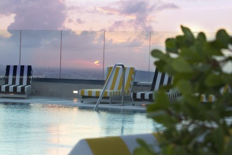 Condominio en venta en Miami, Florida, 1 dormitorio, 52.95 m2 № 1822167 - foto 12