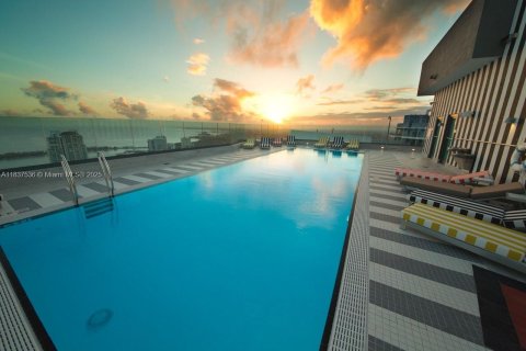 Condominio en venta en Miami, Florida, 1 dormitorio, 52.95 m2 № 1822167 - foto 10