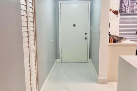 Condo in Lauderhill, Florida, 2 bedrooms  № 2082589 - photo 3