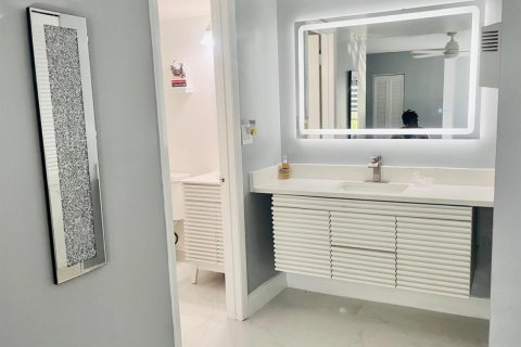 Condo in Lauderhill, Florida, 2 bedrooms  № 2082589 - photo 20