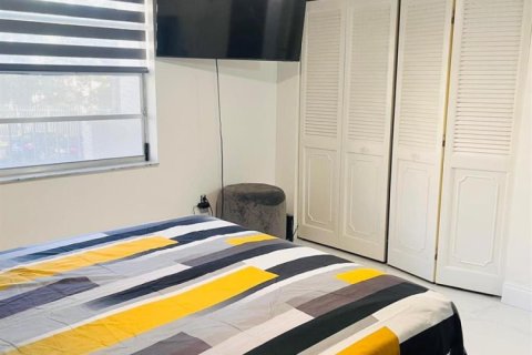 Condo in Lauderhill, Florida, 2 bedrooms  № 2082589 - photo 7