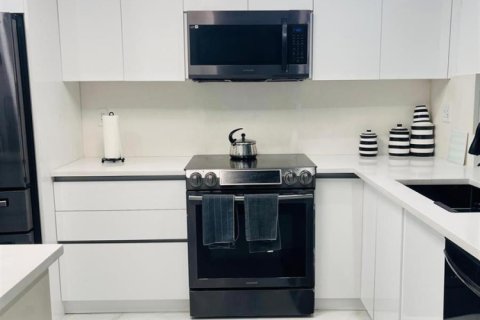 Condo in Lauderhill, Florida, 2 bedrooms  № 2082589 - photo 9