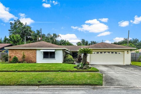Casa en venta en Orlando, Florida, 4 dormitorios, 179.67 m2 № 1910798 - foto 1