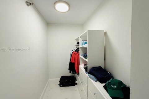 Condo in Aventura, Florida, 2 bedrooms  № 2013529 - photo 8