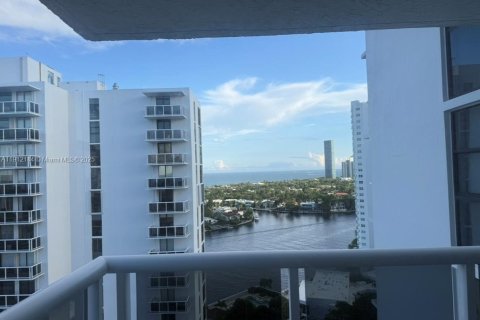 Condo in Aventura, Florida, 2 bedrooms  № 2013529 - photo 4