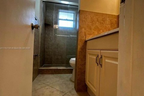 Condo in Hallandale Beach, Florida, 1 bedroom  № 1860570 - photo 6