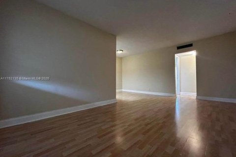 Condo in Hallandale Beach, Florida, 1 bedroom  № 1860570 - photo 1