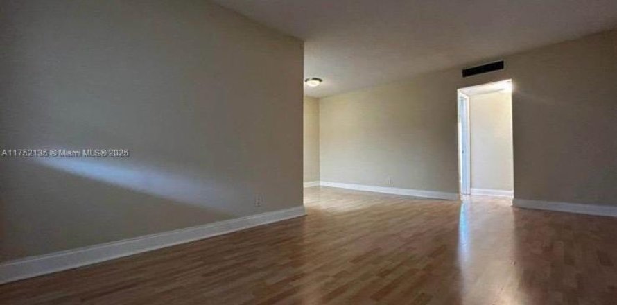 Condo in Hallandale Beach, Florida, 1 bedroom  № 1860570