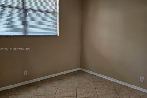 Condo in Oakland Park, Florida, 2 bedrooms  № 2082146 - photo 17