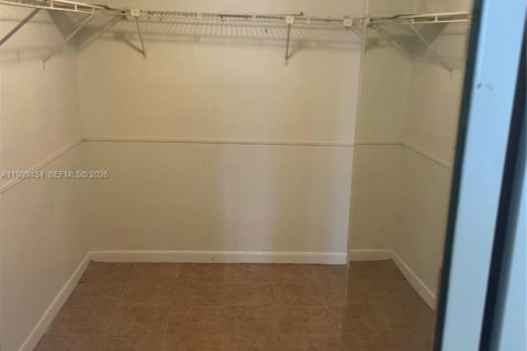 Condo in Oakland Park, Florida, 2 bedrooms  № 2082146 - photo 14