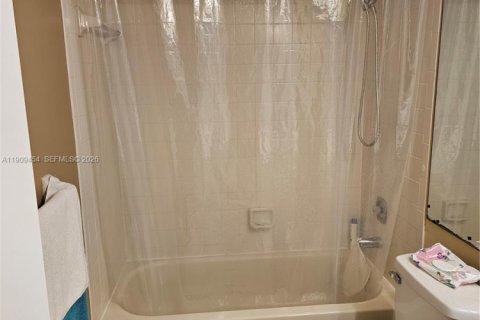 Condo in Oakland Park, Florida, 2 bedrooms  № 2082146 - photo 10