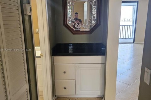 Condo in Oakland Park, Florida, 2 bedrooms  № 2082146 - photo 8