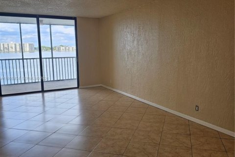 Condo in Oakland Park, Florida, 2 bedrooms  № 2082146 - photo 4