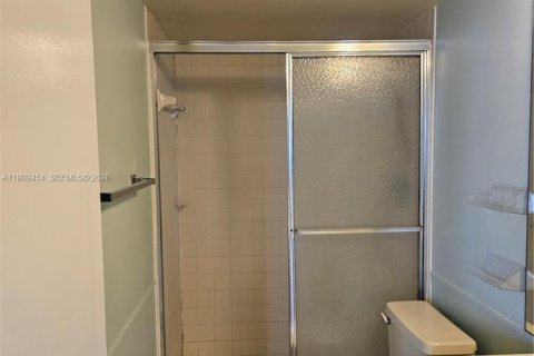 Condo in Oakland Park, Florida, 2 bedrooms  № 2082146 - photo 15