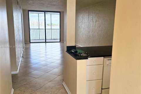 Condo in Oakland Park, Florida, 2 bedrooms  № 2082146
