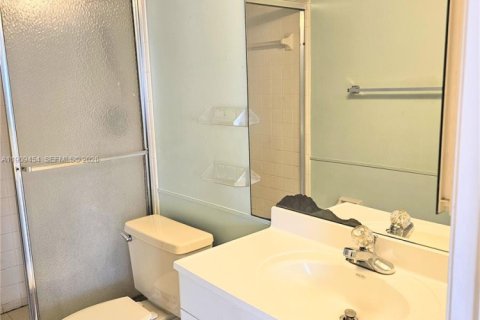 Condo in Oakland Park, Florida, 2 bedrooms  № 2082146 - photo 11