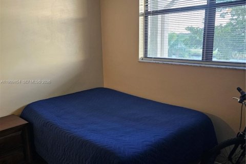 Condo in Oakland Park, Florida, 2 bedrooms  № 2082146 - photo 9