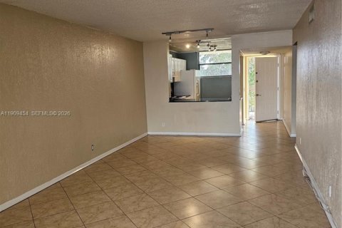 Condo in Oakland Park, Florida, 2 bedrooms  № 2082146 - photo 7