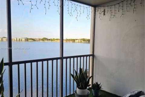 Condo in Oakland Park, Florida, 2 bedrooms  № 2082146 - photo 5
