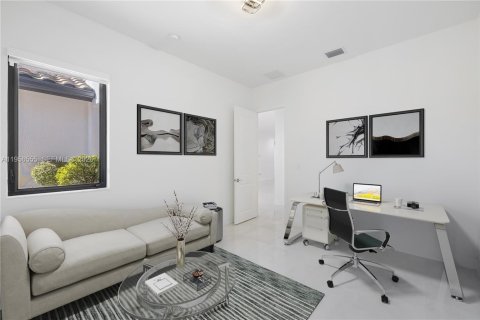 House in Miramar, Florida 5 bedrooms, 330.64 sq.m. № 2010451 - photo 6