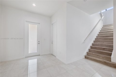 House in Miramar, Florida 5 bedrooms, 330.64 sq.m. № 2010451 - photo 12
