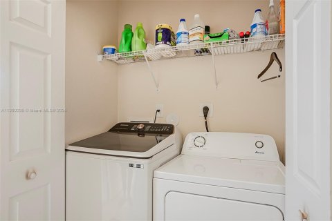 Casa en venta en Homestead, Florida, 3 dormitorios, 158.49 m2 № 1952905 - foto 28